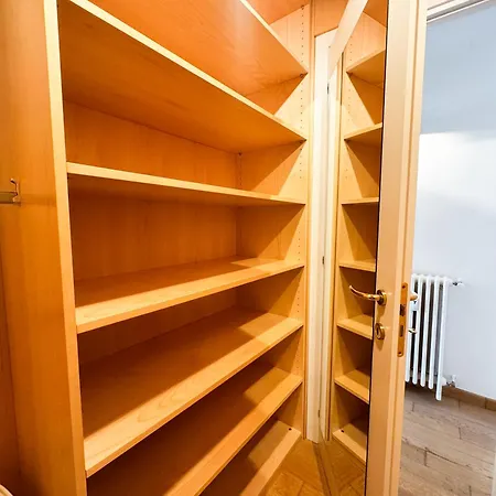 Brera Elegant 5th Floor Flat With Balcony דירה