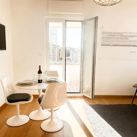 Apartamento Brera Elegant 5th Floor Flat With Balcony Milão
