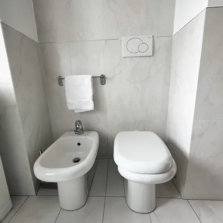 Brera Elegant 5th Floor Flat With Balcony Milan